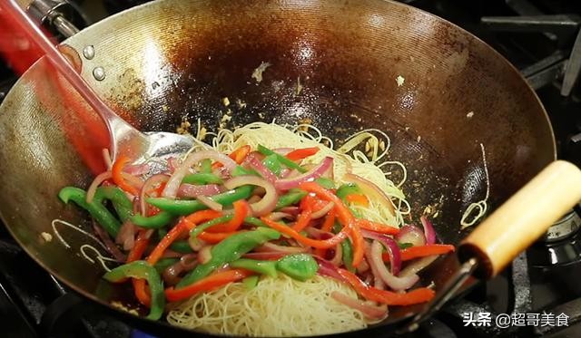 星洲炒米粉做法分享，火爆港式茶餐厅的菜，味道一流