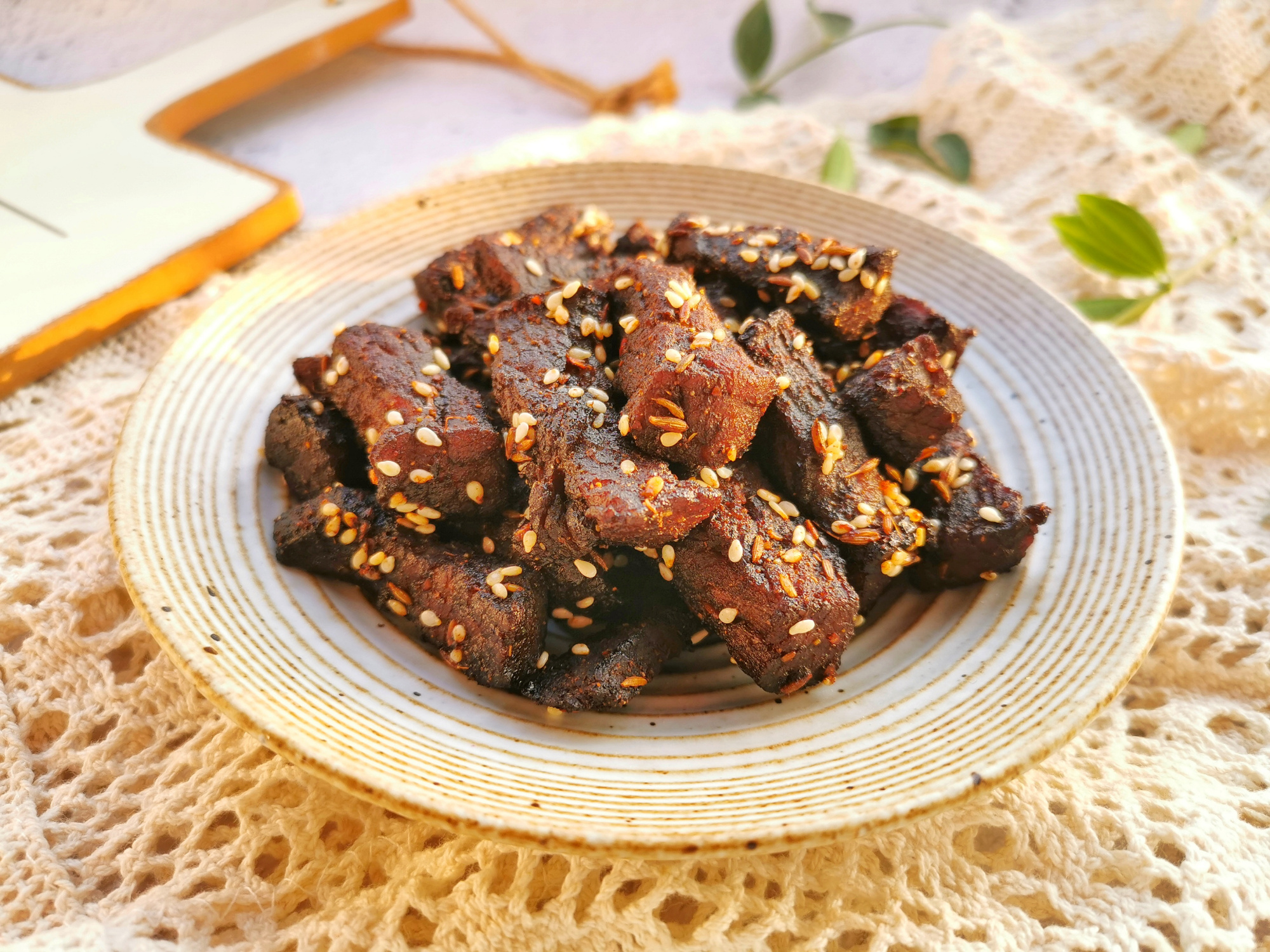 牛肉干除了做零食还可以怎么吃,在家自制牛肉干零食