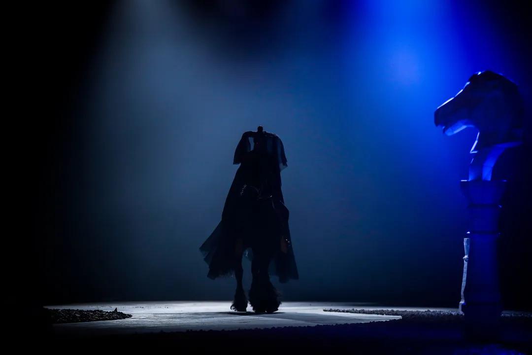 2021秋冬女装款式流行趋势,2018秋冬趋势报告巴黎时装周