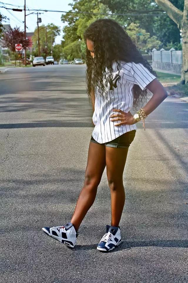 谁说球衣不是时髦的衣服?明明可以性感与可爱兼具