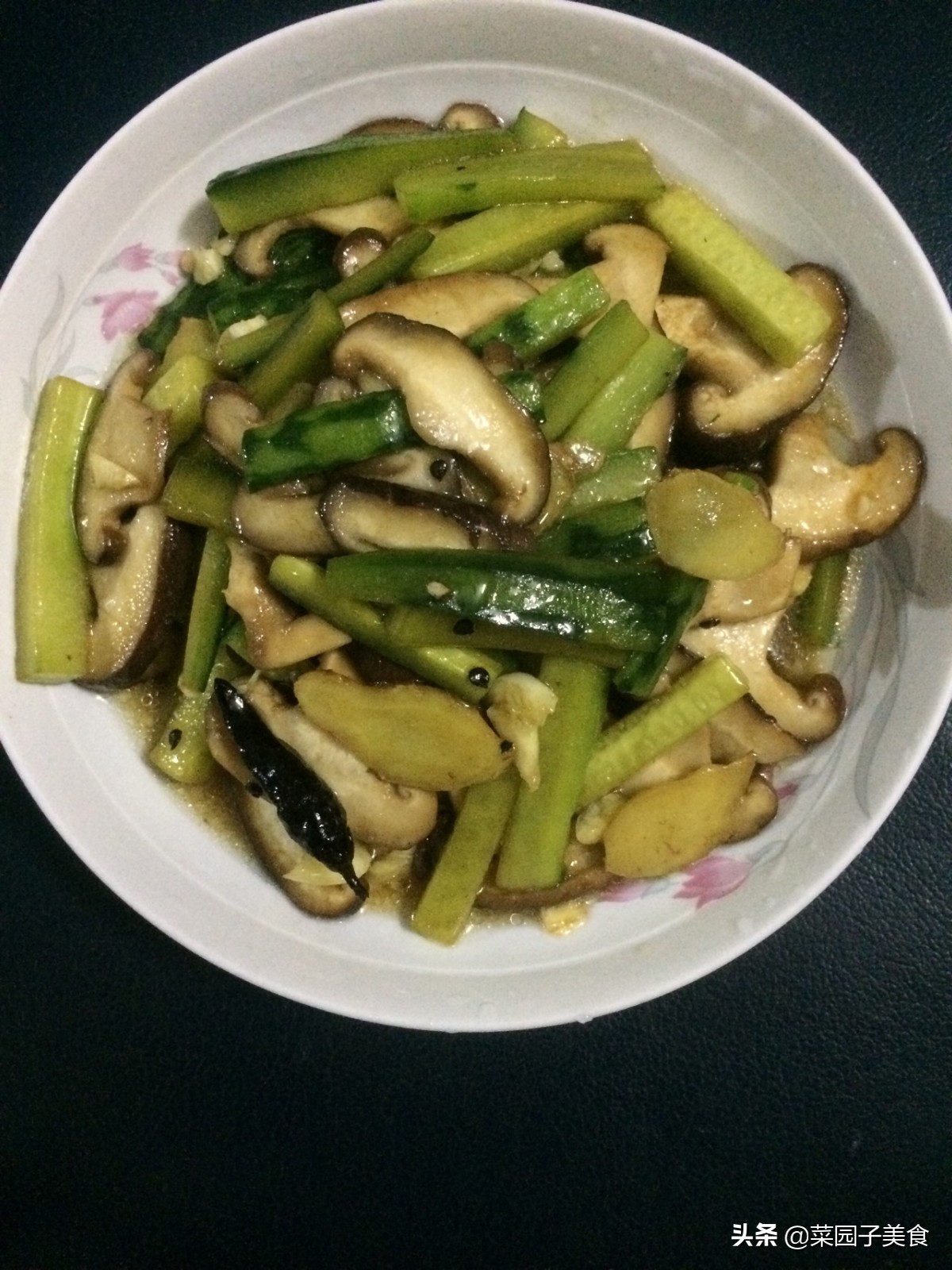 介绍一个黄瓜的凉拌做法,我家经常吃的菜