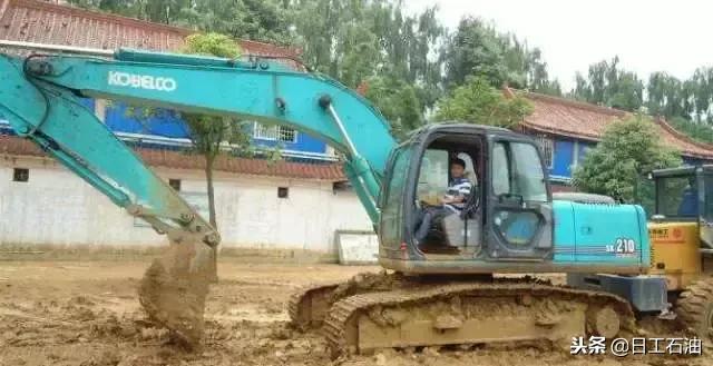 买了挖机不会开,刚买的挖机该怎么起步