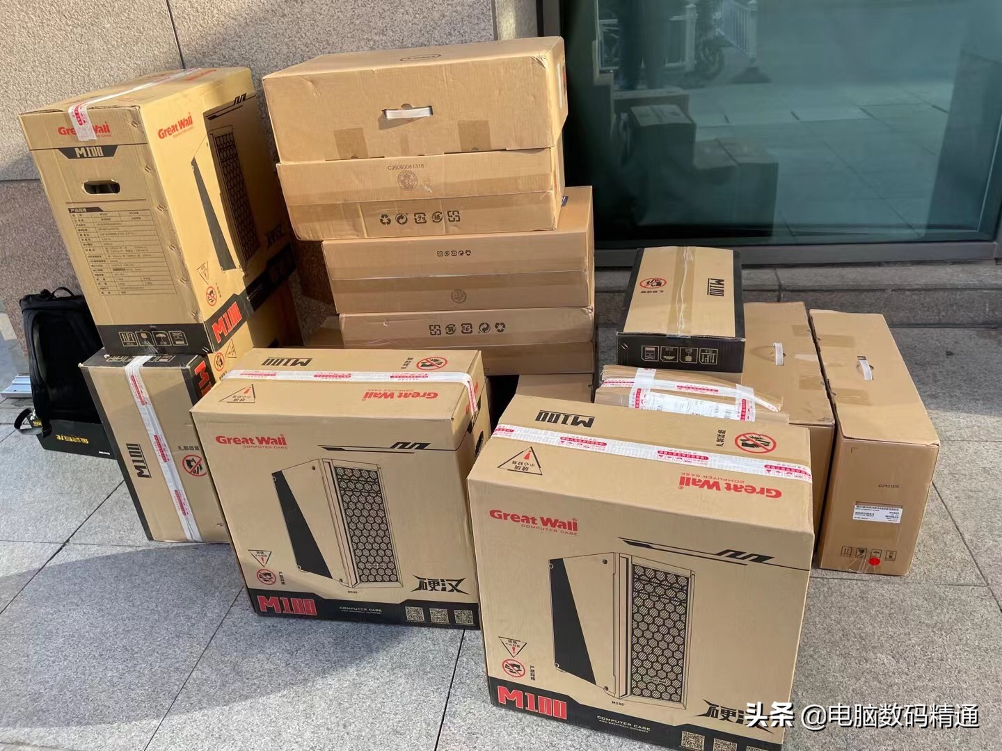 朋友欠我10台电脑钱，手机打不通，微信拉黑玩失踪，该怎么办？