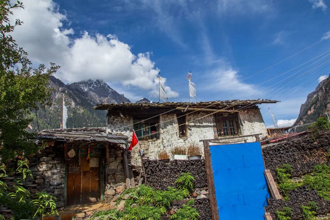 巴松措最近期攻略,巴松措可以开进去吗