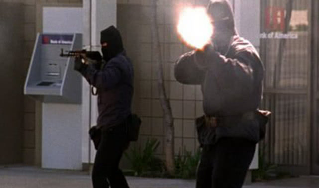 真实的流血大促销！美国骚乱不断升级，俄国AK步枪乘机打折销售