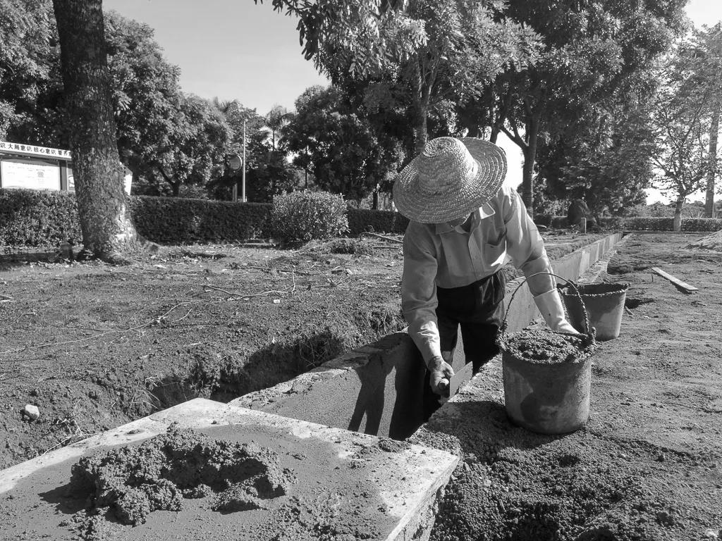 津门网邓书梁：七人足球场施建纪实