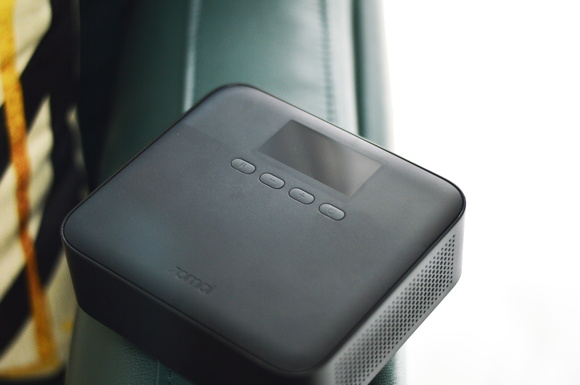 还去店里给汽车充气？有了巴掌大小的充气泵，从此告别轮胎店