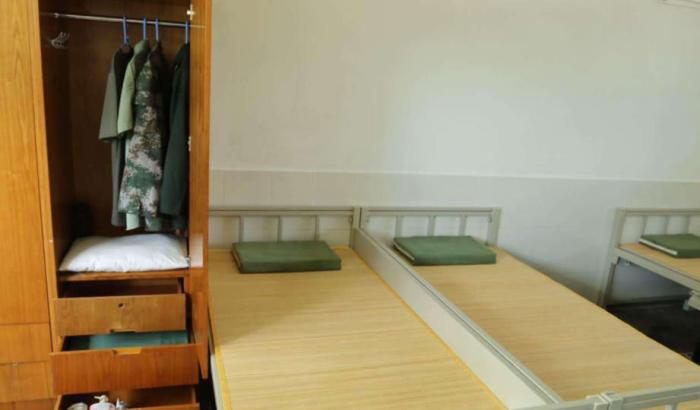 部队的被子为什么那么暖,部队里的被子那么薄不冷吗