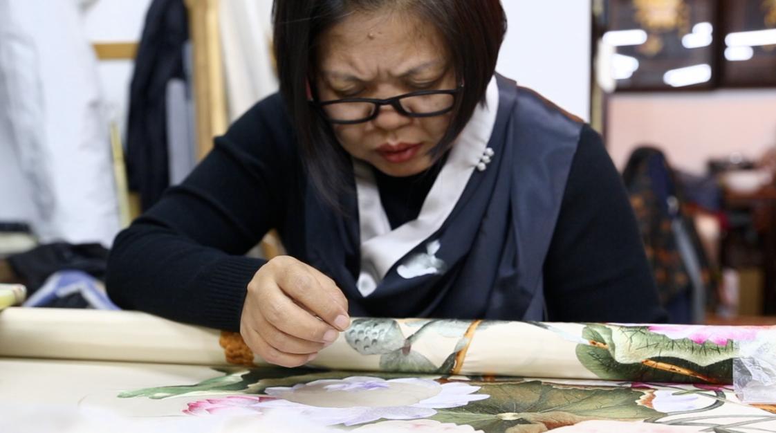 鞍山奇女子，用指尖书写满绣传奇，编写9种绣谱