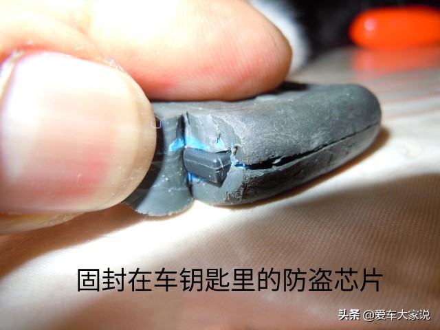 车钥匙换电池了还是打不开车门,雅阁车钥匙防盗芯片坏了怎么打火