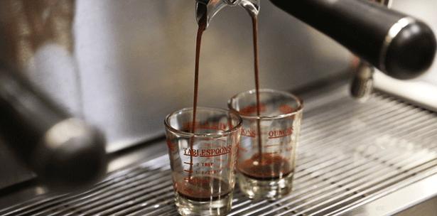 泰国网红榴莲咖啡来了，逆天搭配竟一口上瘾，必须打卡