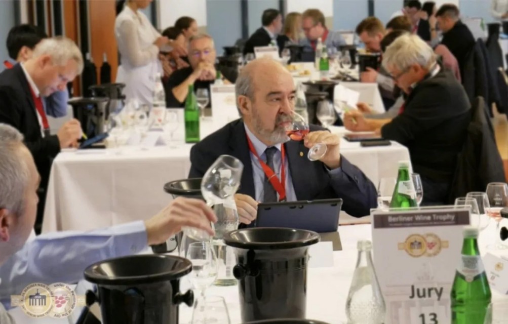 谁说重庆美女只能做餐饮？她们研发的葡萄酒上市8个月获四个金奖