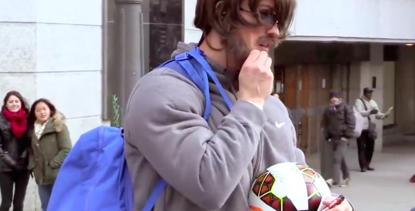 林丹装路人打球是摆拍,林丹装路人打乒乓球遭网友嫌弃