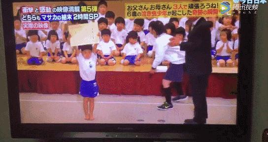 小男孩多次跳箱失败教练鼓励,儿童跳箱失败