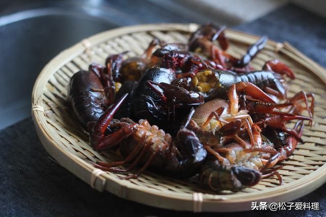 看到了就如获至宝定会买回家，配上剁辣椒炒一盘，酸辣滑嫩好过瘾