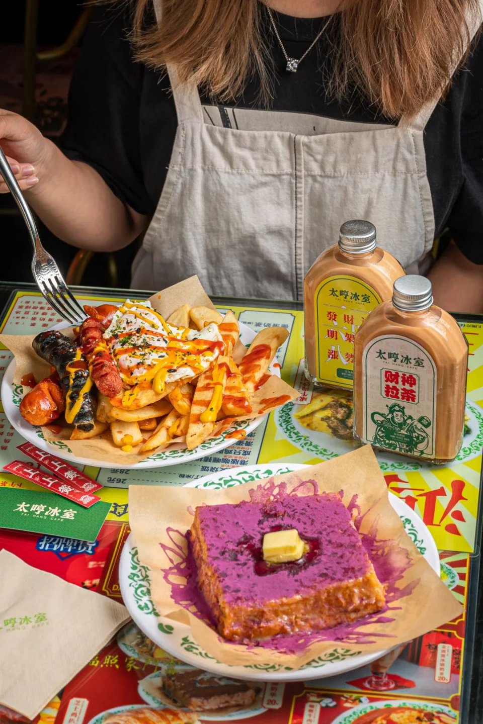 使徒行者同款冰室，现点现拉港奶，先抽盲盒才能喝