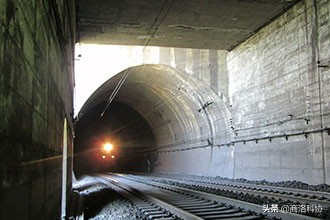 为什么火车进隧道会屏蔽信号,为什么过隧道时没信号