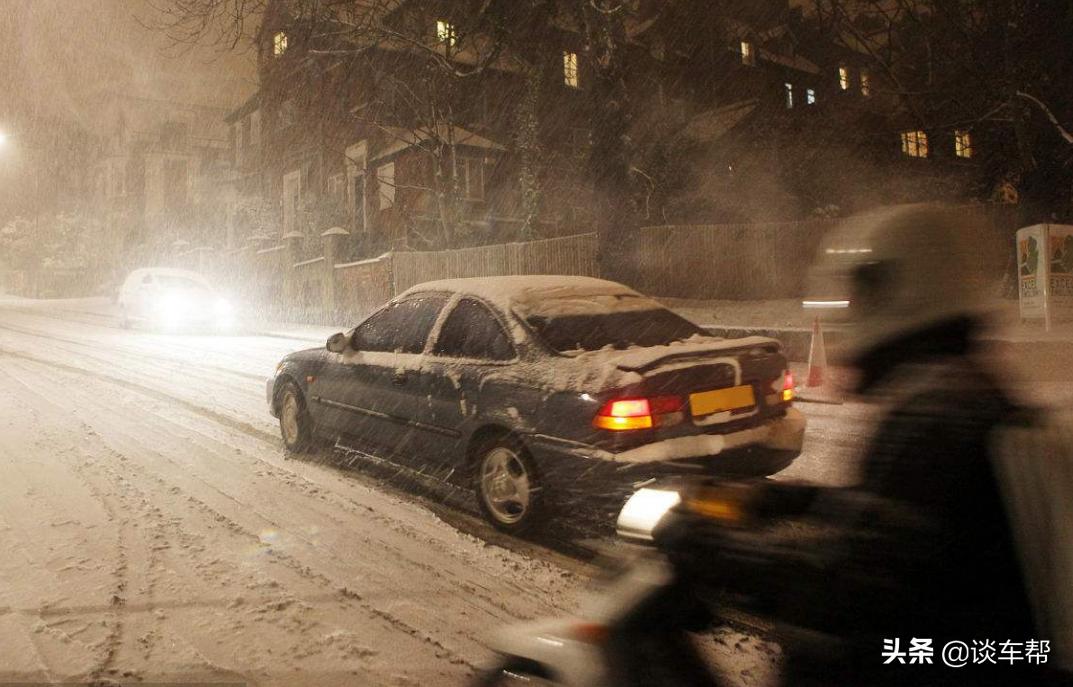 雨雪天气开车打滑怎么自救,如何应对车打滑