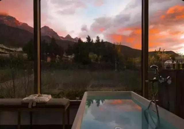 49岁大叔建石头房,50岁大叔花了2800娶个媳妇