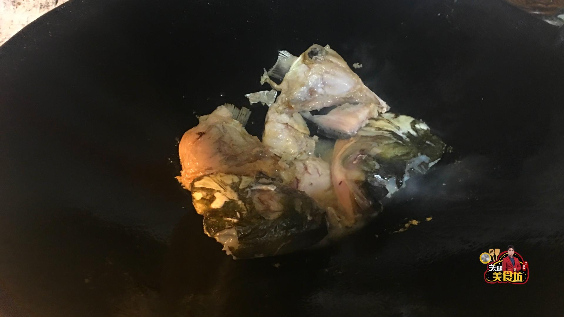 家庭版的鱼头豆腐汤简单又美味,家庭制作鱼头豆腐汤