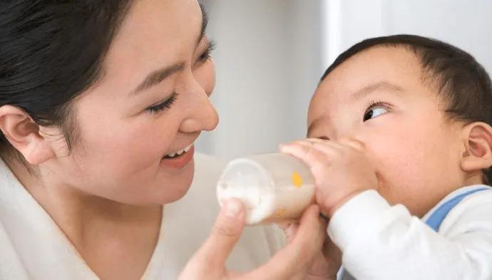 母乳6个月了不够喝怎么办,母乳超8个月就没有营养了吗