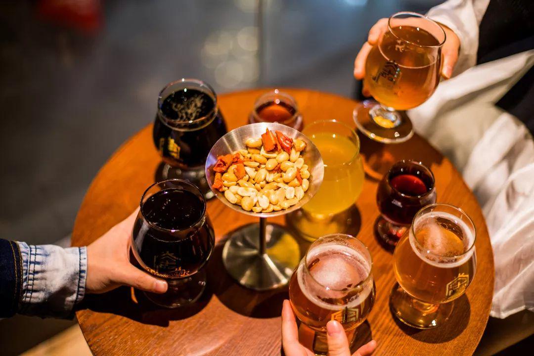 外国人喝中国精酿,外国人喝的真正的精酿