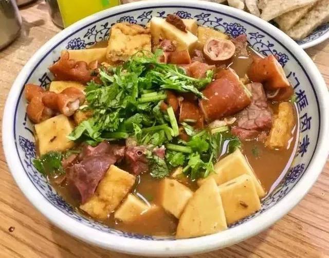 因为“吃内脏”的过场多，四川人直接分成了3个派别