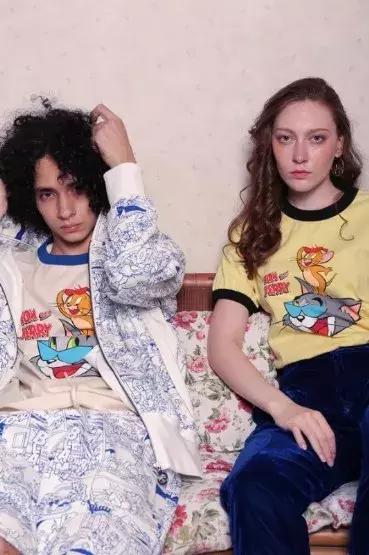 颜值不够衣品来凑高级感穿搭,颜值不够道具来凑墨镜style