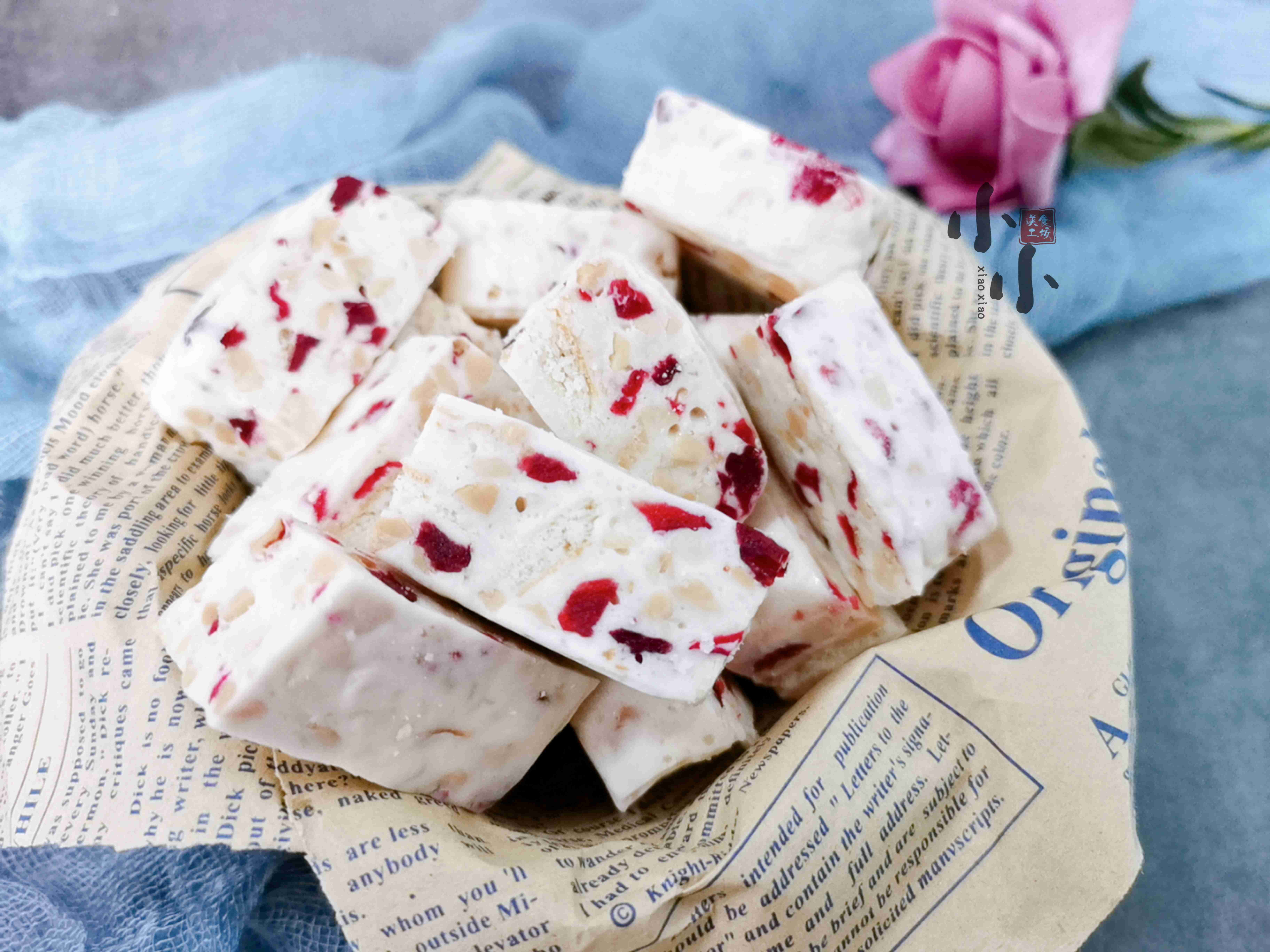 酥脆软糯的牛轧糖好吃到停不下来,绝对不粘锅的牛轧糖的做法步骤