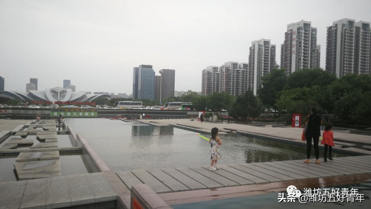 喜欢上了这座繁华热闹的城市,喜欢上了一个城市