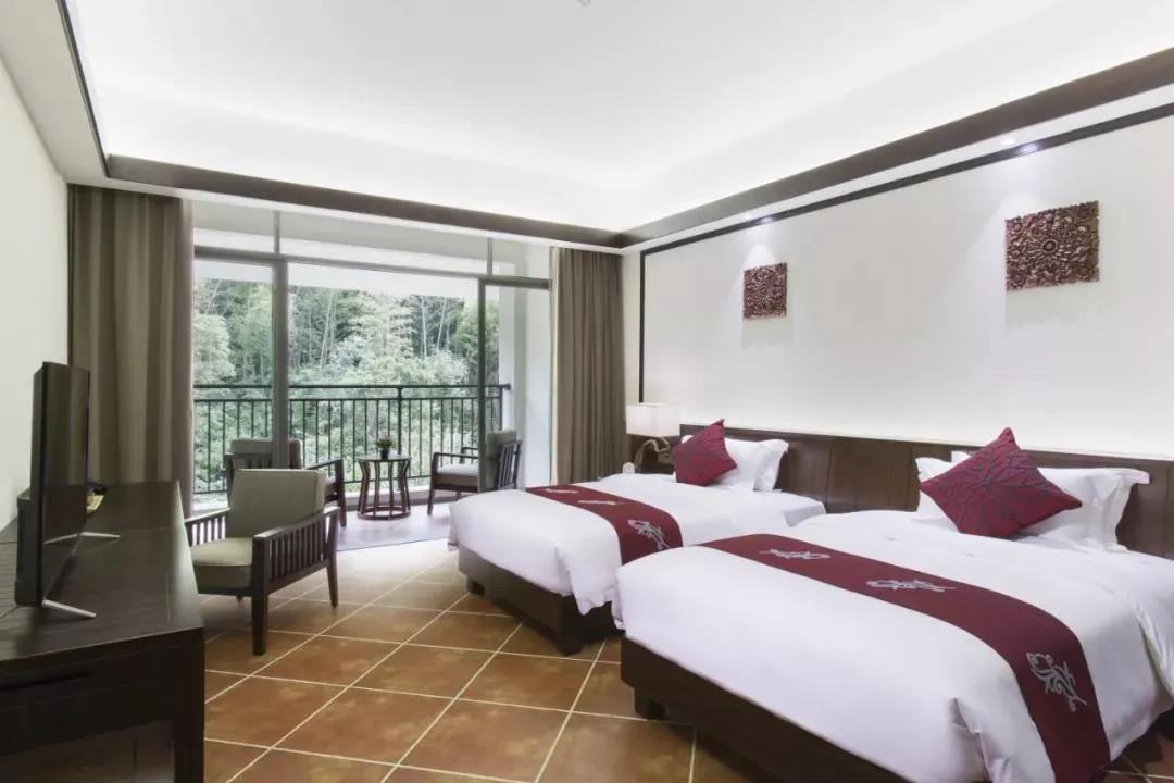 韶关的世外桃源，泡巴厘岛温泉，观小黄果树瀑布，享山景无边泳池