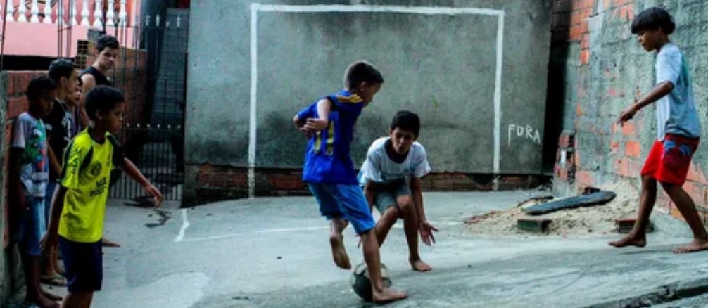 中国孩子踢球,中国孩子踢球厉害吗