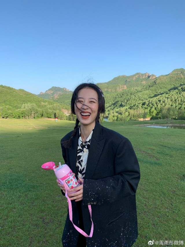 周雨彤职场穿搭,跟着周雨彤学穿搭的博主
