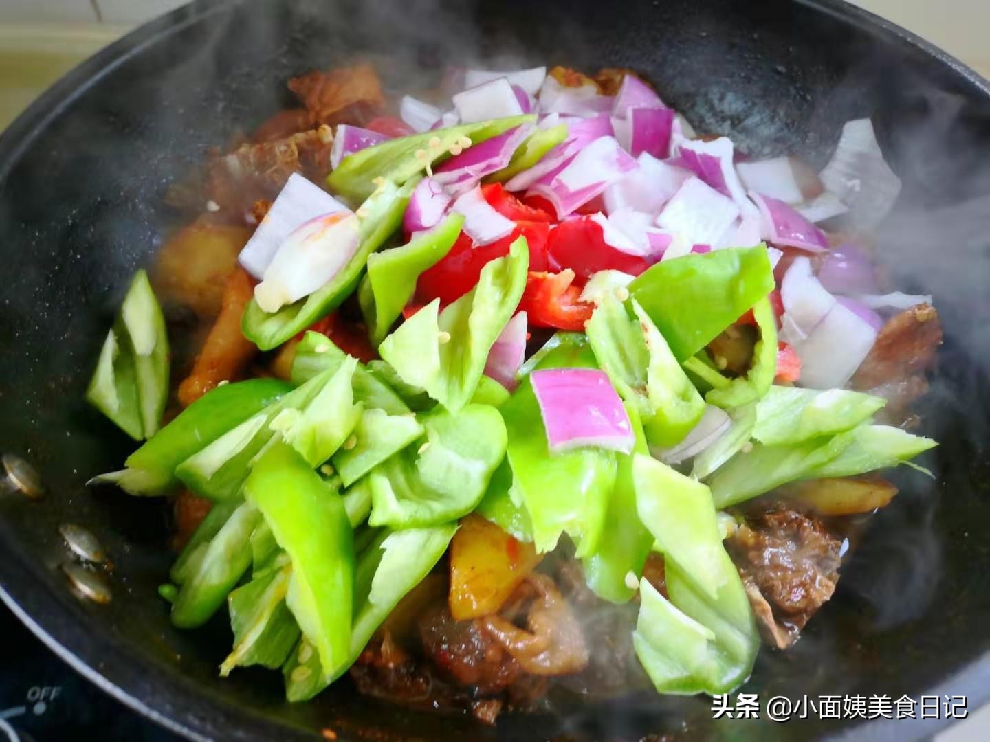 过年了，教你做一道土豆烧鸡的做法，味道不输大盘鸡，做法超简单