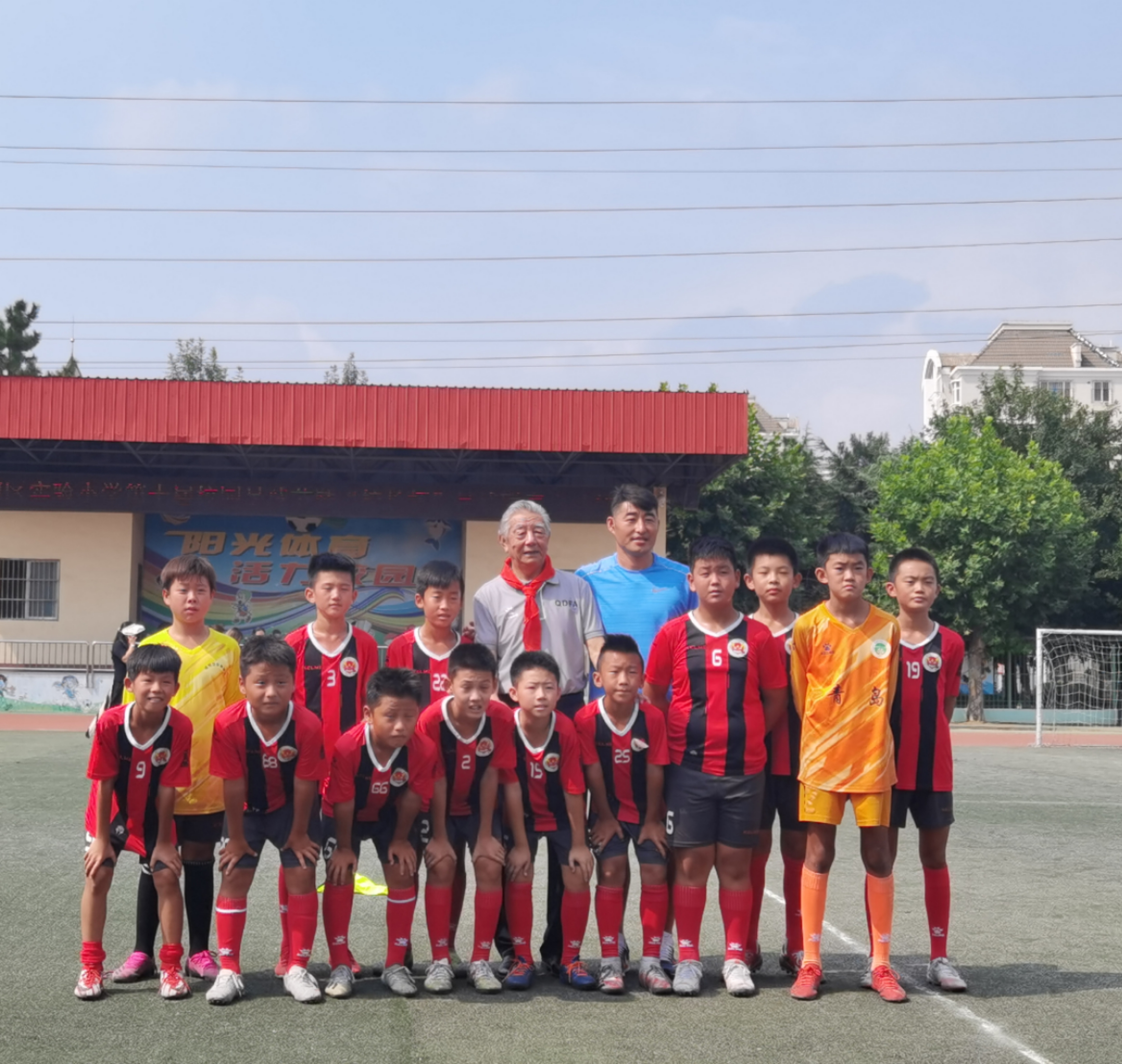 城阳区实验二小足球比赛,城阳区实验小学足球队