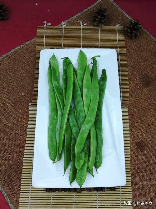 肉片这样处理想不滑嫩都难，芸豆炒肉一道酱香浓郁的家常菜