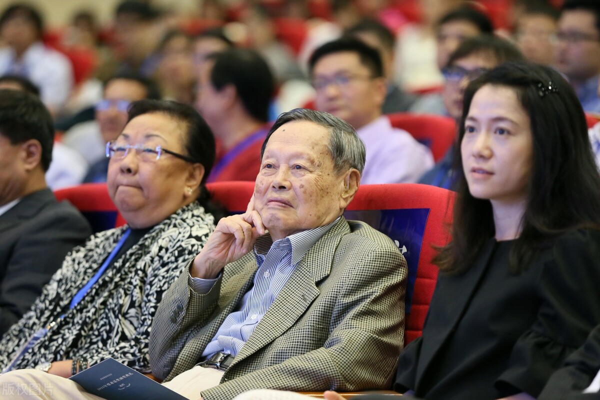 相差60岁的忘年恋,41岁翁帆婚姻近况