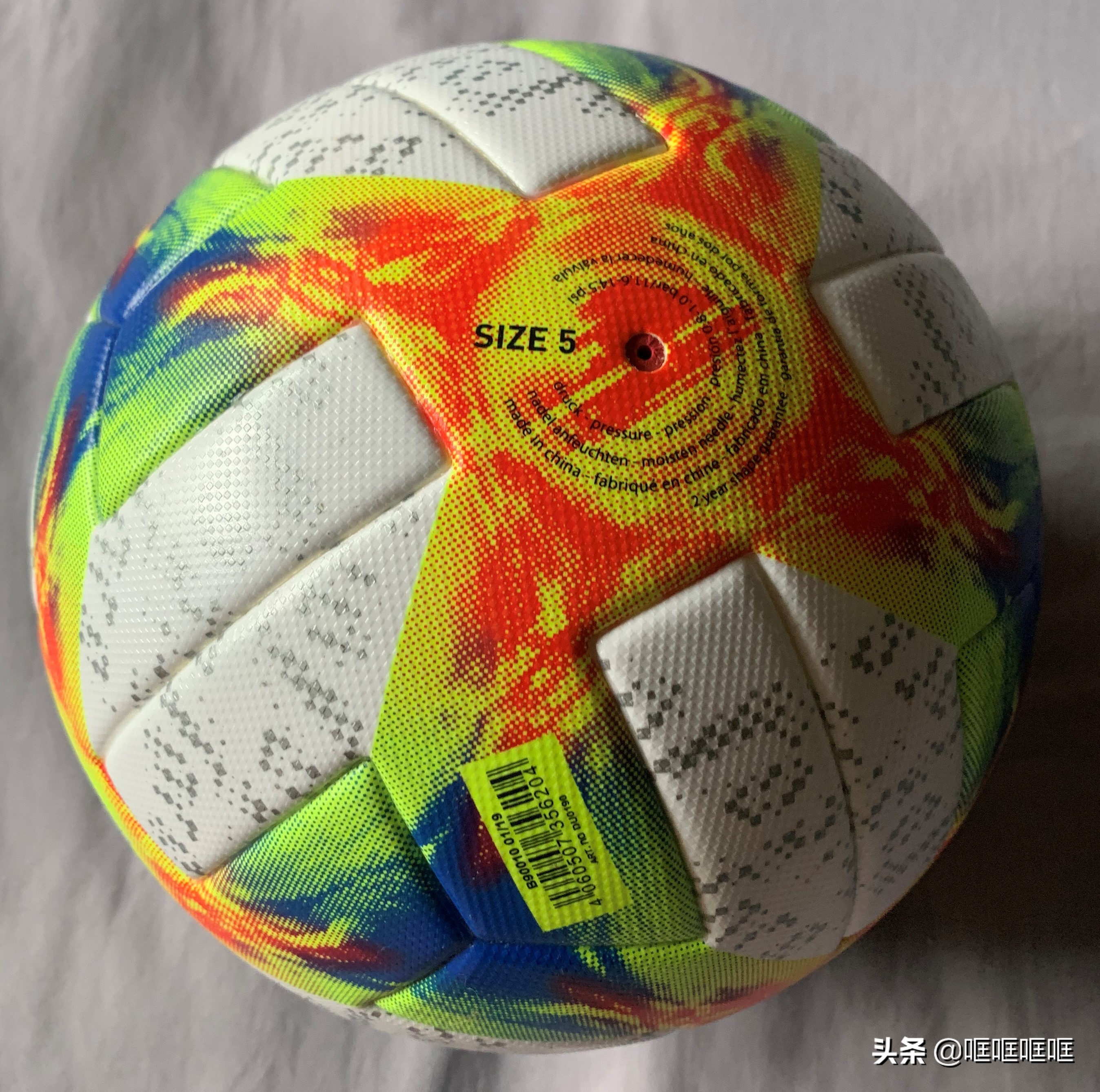 阿迪达斯2019限定欧冠足球,阿迪达斯第一代