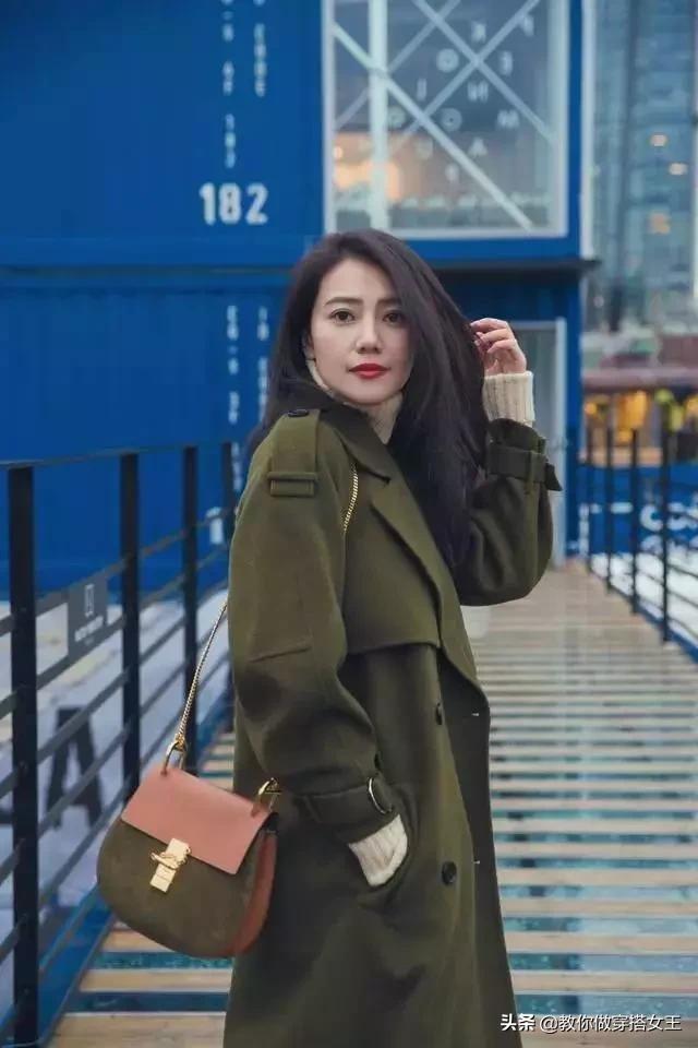 米杏色和驼色白驼绒哪个色更好看,深灰色和咖啡色黄皮穿哪个好看