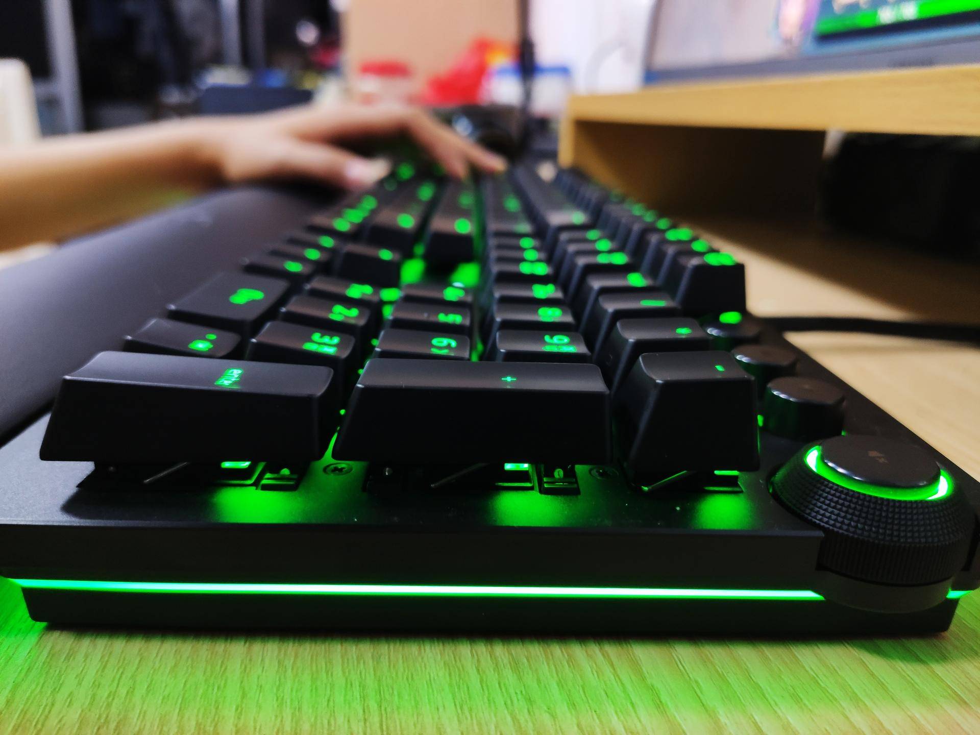 雷蛇猎魂光蛛精英版键盘怎么样,雷蛇千元内键盘推荐