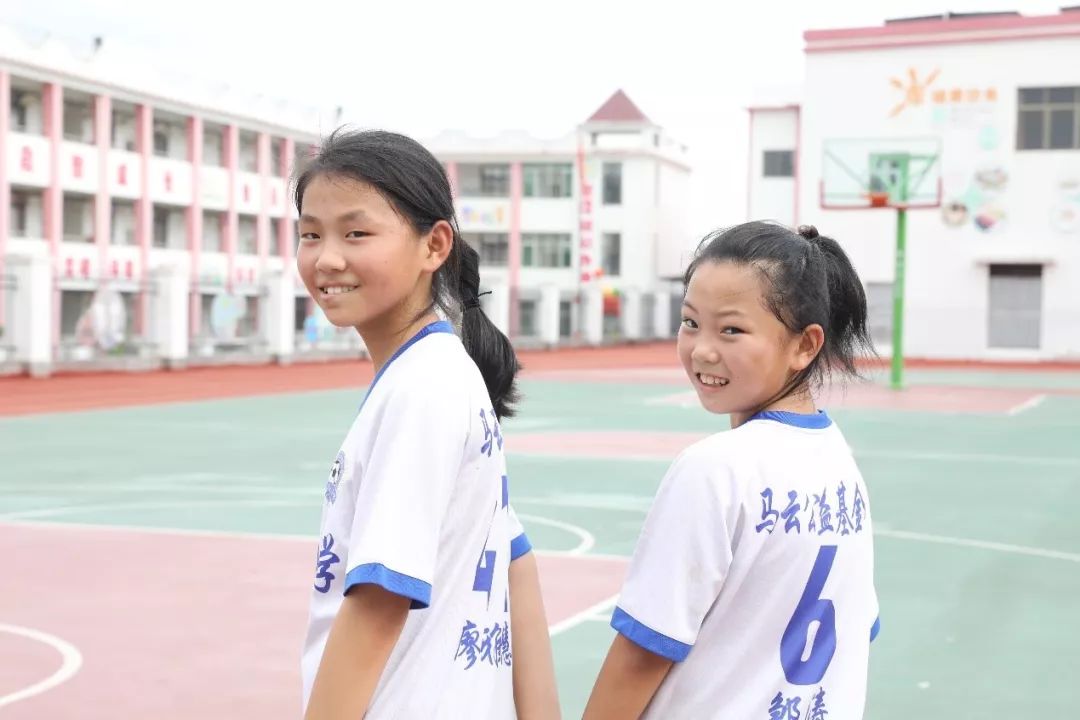 同时期内马尔和梅西,内马尔队和梅西队比赛