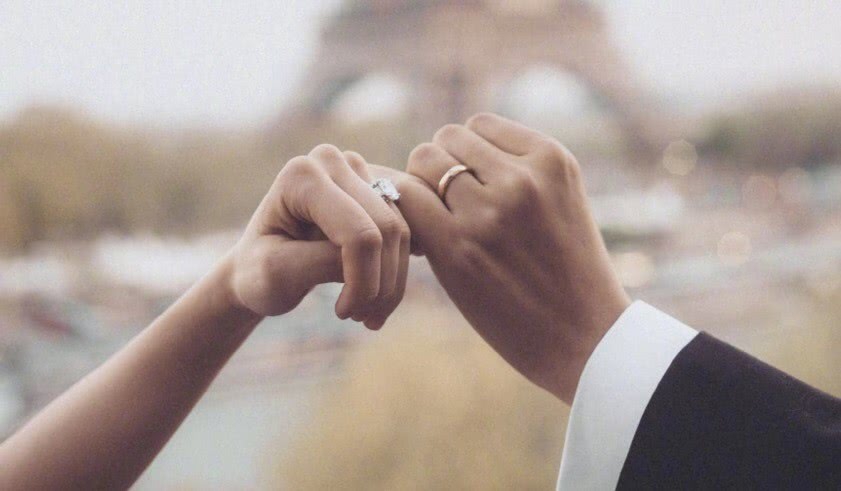 郎朗为他的手买了一亿保险吗,郎朗双手投保