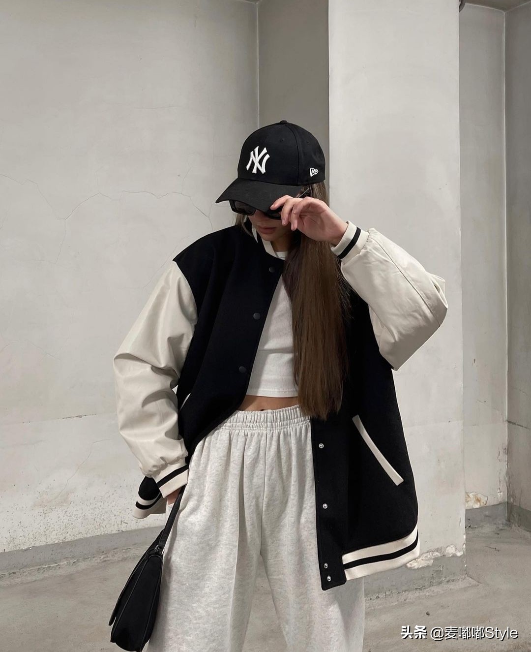 30岁后的女人别再总穿西装，试试超减龄的棒球衣，打造欧美高级感