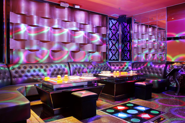 轰趴馆可行吗,开个轰趴馆的利弊