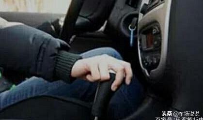 手动挡一档升二档要换回空挡吗,手动挡一挡换二挡需要回空挡吗