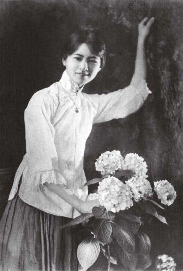 林徽因在香山养病,林徽因躺在病榻上