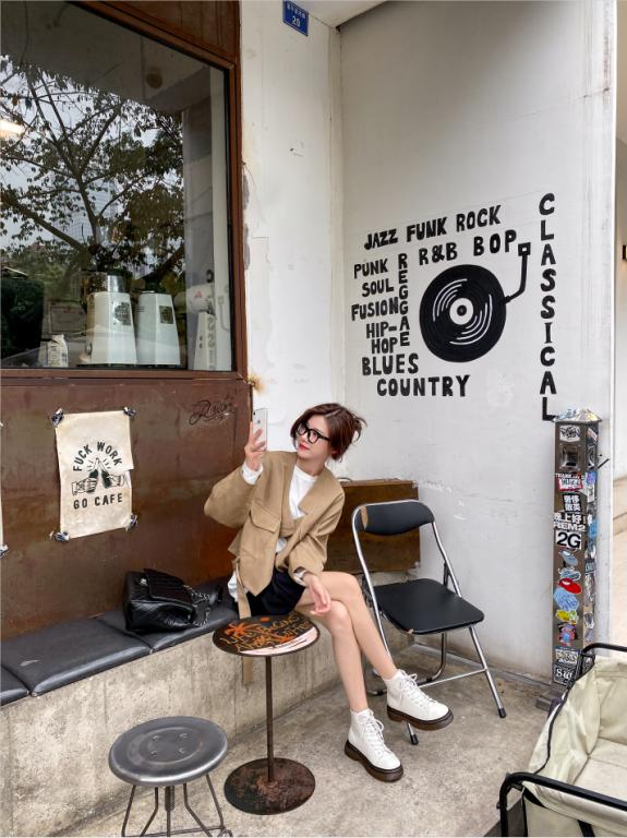 秋冬最火的马丁靴百搭时髦帅炸了,冬季长筒马丁靴穿搭小个子