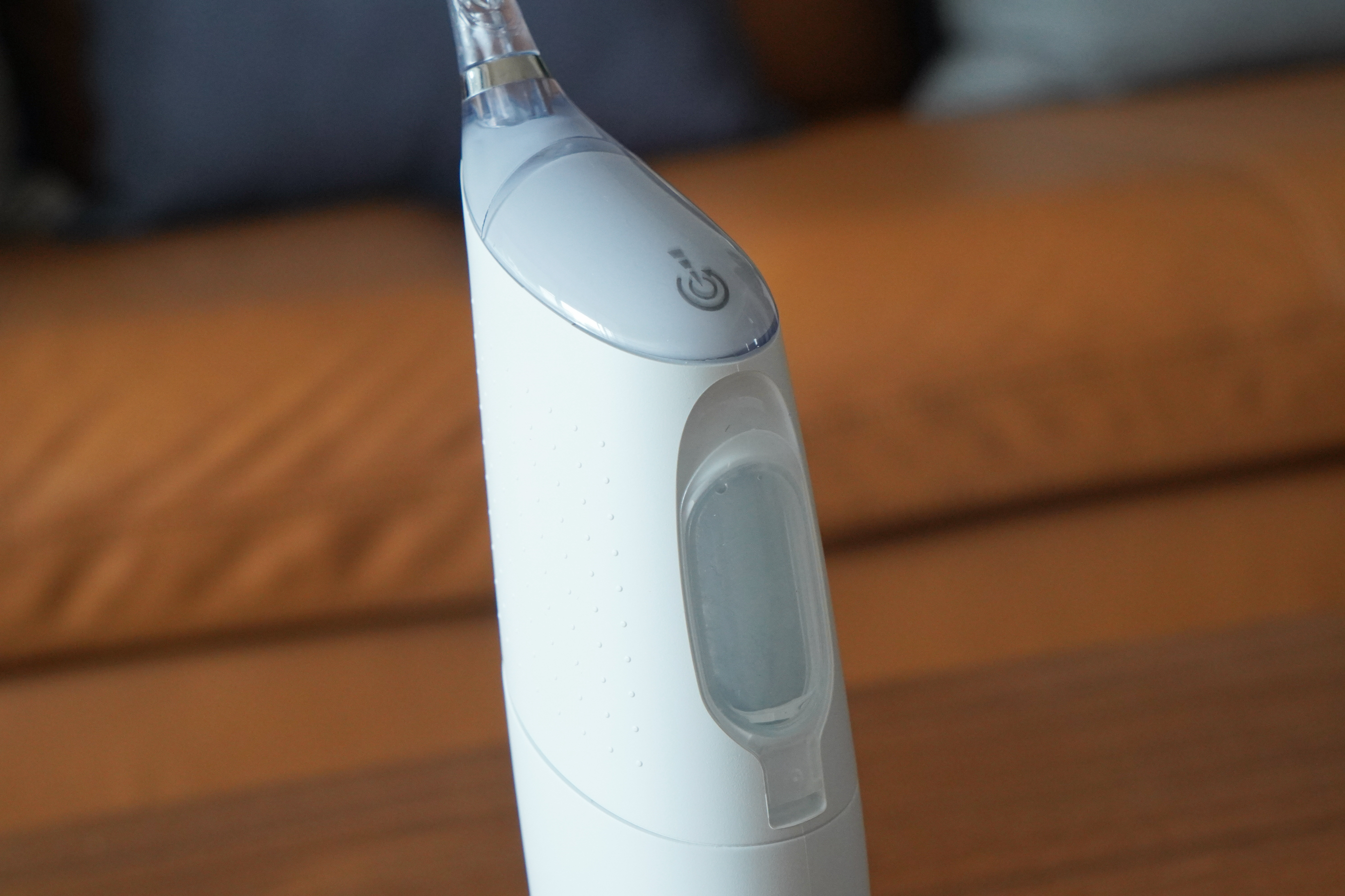 有电动牙刷还要手动刷吗,有了电动牙刷还需要水牙线吗