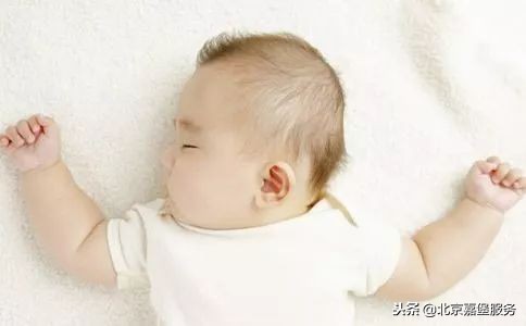 婴儿枕秃什么原因,宝宝枕秃的原因及治疗方法盘点