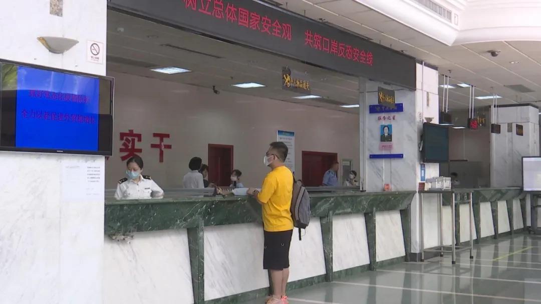 榕城海关驻邮办花蕾:百姓早一点拿到防疫物资,就多一分安心